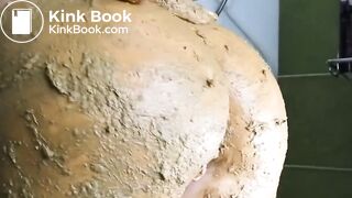 Big poo in her hand