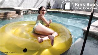Pool raft Bikini Poop
