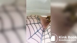 Tattooed milf takes a shit 4