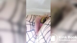 Tattooed milf takes a shit 2