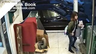 The beautiful girl who has begun to take a shit suddenl