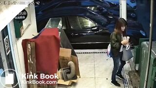 The beautiful girl who has begun to take a shit suddenl