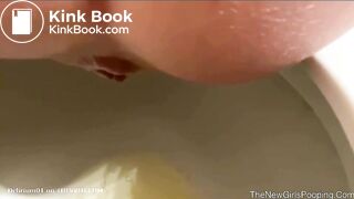 Selfie pooping model