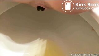 Selfie pooping model