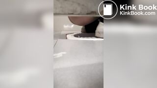 女大学生排便2