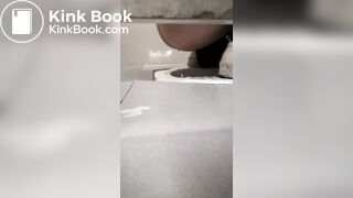 女大学生排便2