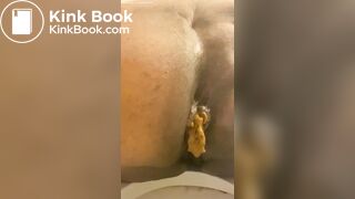 Ebony BBW takes a shit
