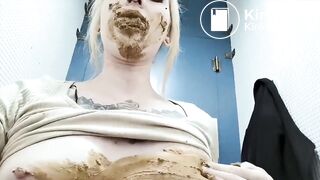 SEXY LAFY SMEARS AND EATS SHIT IN A PUBLIC BATHROOM