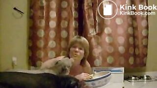 wooman poop a dog eats02