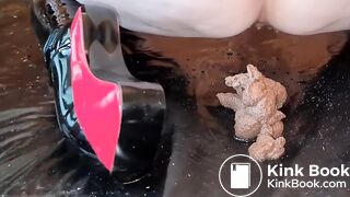 Blindfolded chick plays in her creamy shit