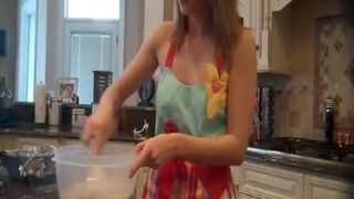 poop cooking　gilr