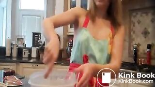 poop cooking　gilr
