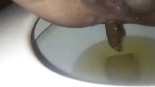 Girl pooping - video 86