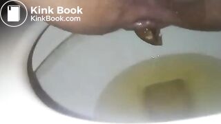 Girl pooping - video 86