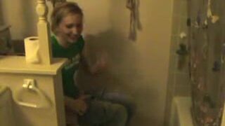 Wiping after shitting - video 2