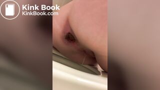 Bubble butt blonde girlfriend takes another huge poop