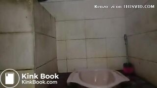 Sherlyn berak nungging