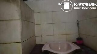 Sherlyn berak nungging