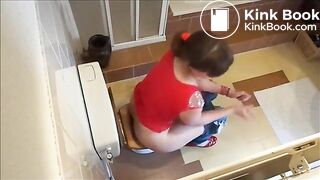 Red hair pooping -