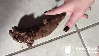 she shits in her kitchen