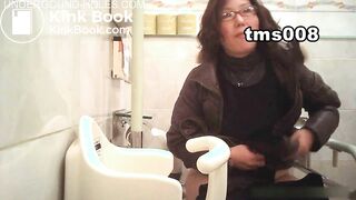 toilet voyeur - video 25