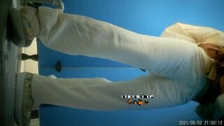 Chinese_Lady_In_Toilet