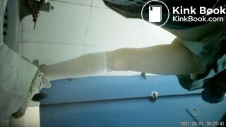 Chinese_Lady_In_Toilet