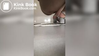 漂亮女孩大便用力