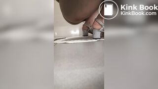漂亮女孩大便用力
