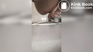 漂亮女孩大便用力