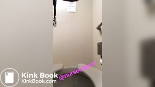 Big butt Ebony toilet shitting