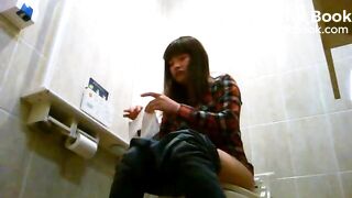 toilet voyeur - video 19