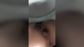 KOREAN WOMAN POOPING - video 77