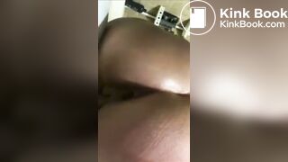 My girlfriend pooping for me