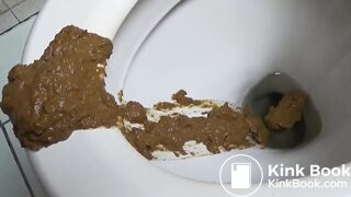 Hot ass Girl pooping in Bath