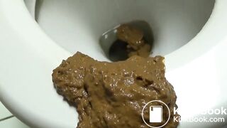 Hot ass Girl pooping in Bath