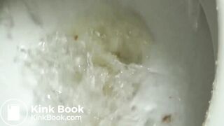 Hot ass Girl pooping in Bath