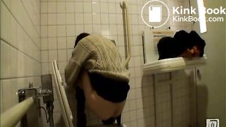 Girls record her pooping