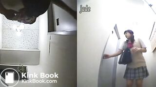 japanese school girl toilet pooping