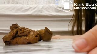 Girl Pooping - video 54