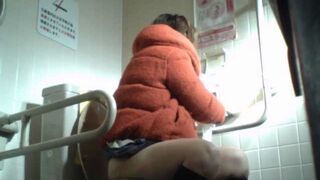 toilet voyeur - video 5