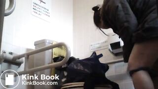 toilet voyeur - video 5