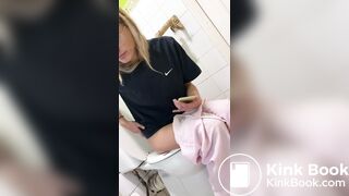 Girl taking a dump 2 - video 2