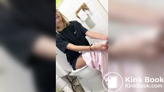 Girl taking a dump 2 - video 2