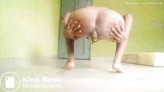 African chick shits on floor