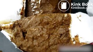 girl pooping squishing pampers until the shit 1eaked