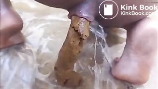 Naija girl shitting
