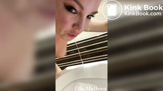 Pretty girl poop and eat