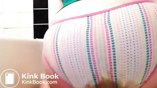 Girl grey leggings poop