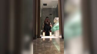 极品玉女黄金圣水调教猥琐猛男 一连几泡都吃不够 求着女主赏赐